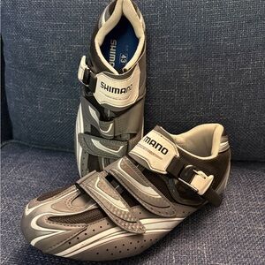 Shimano R087 Cycling Shoes, size 43 EU | 2 or 3 hole cleat compatible
